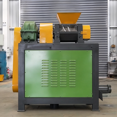 Buen precio Granulador de extrusión de doble rodillo con 39 kW de potencia instalada y material de acero de alta calidad para la formación en un solo paso de granulación seca En línea